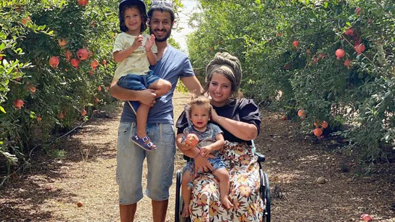 עדן גודיס ומשפחתה