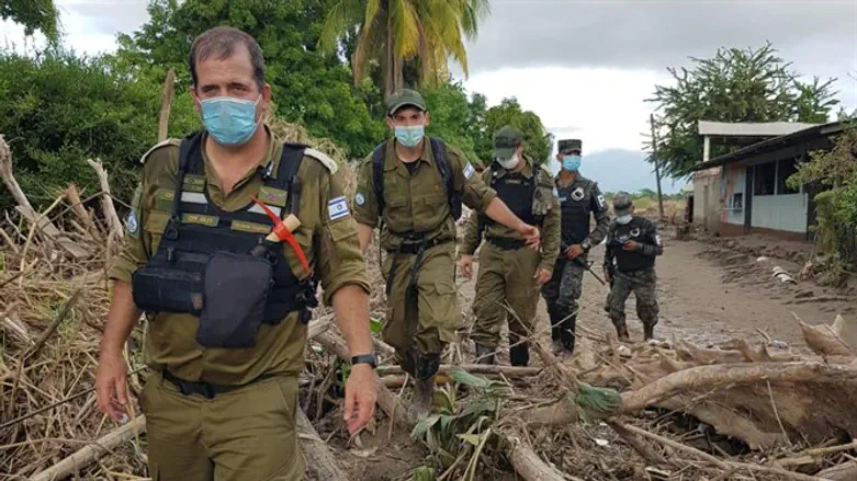משלחת צה"ל מגישה סיוע בהונדורס