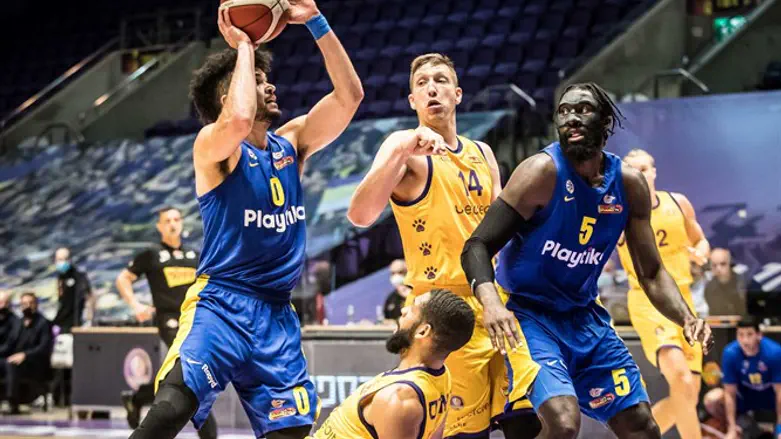 אלייז'ה בראיינט מול חולון