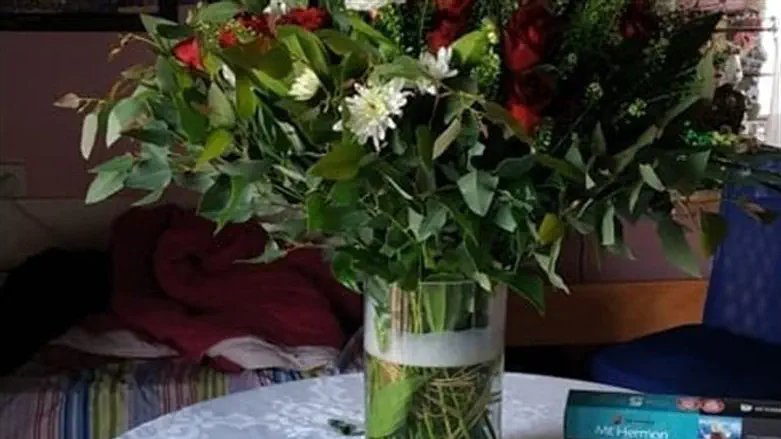 זר הפרחים שהחתן שלח