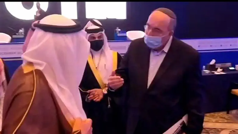 גולד והנסיך הסעודי בכנס