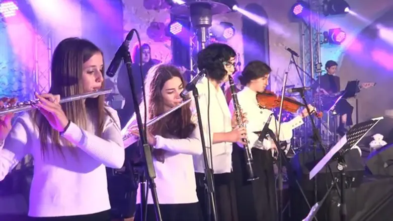 תלמידות אולפנת שירת הים