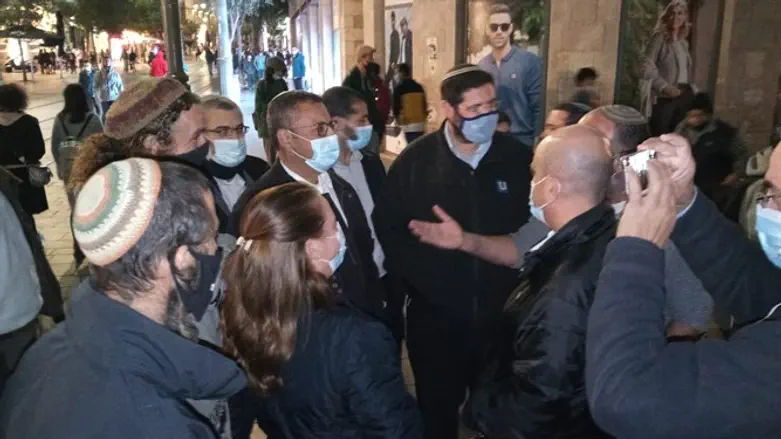 משה ליאון במהלך הסיור