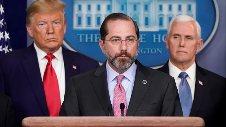 Alex Azar, flanked by Trump and Pence