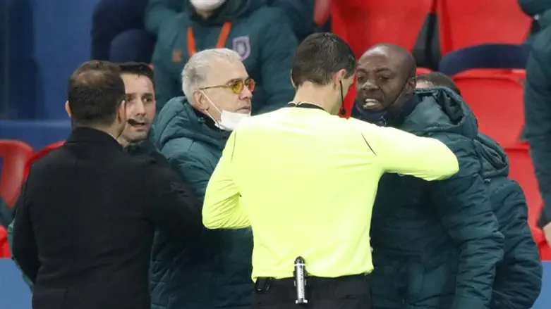 עוזר מאמן הטורקים הערב בויכוח עם השופט