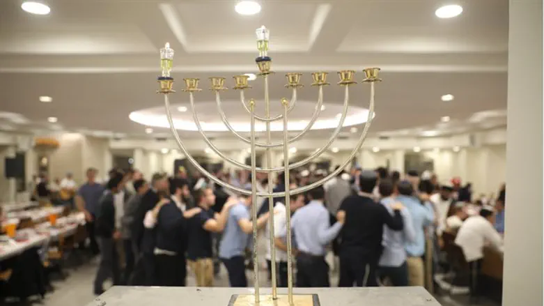 חנוכה בישיבת הכותל. ארכיון