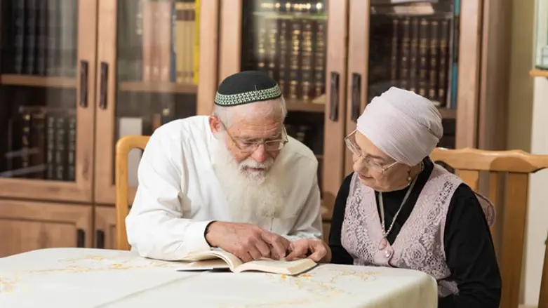 הרב אליקים ואסתר לבנון