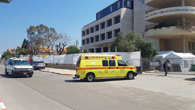 ניידת טיפול נמרץ