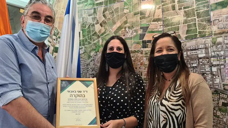 חיים ברוידא (משמאל)