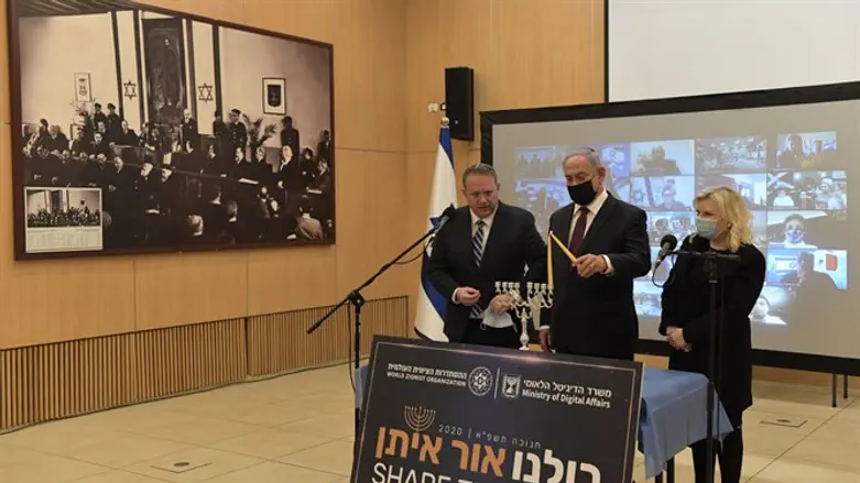 בני הזוג נתניהו עם יעקב חגואל