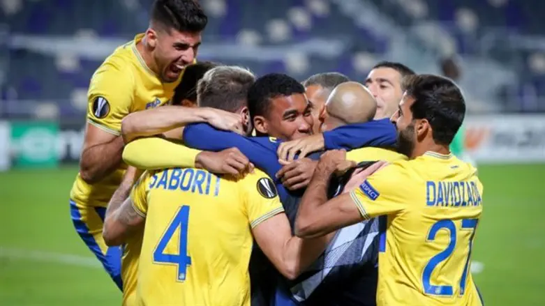 שחקני מכבי חוגגים הערב הישג אירופי