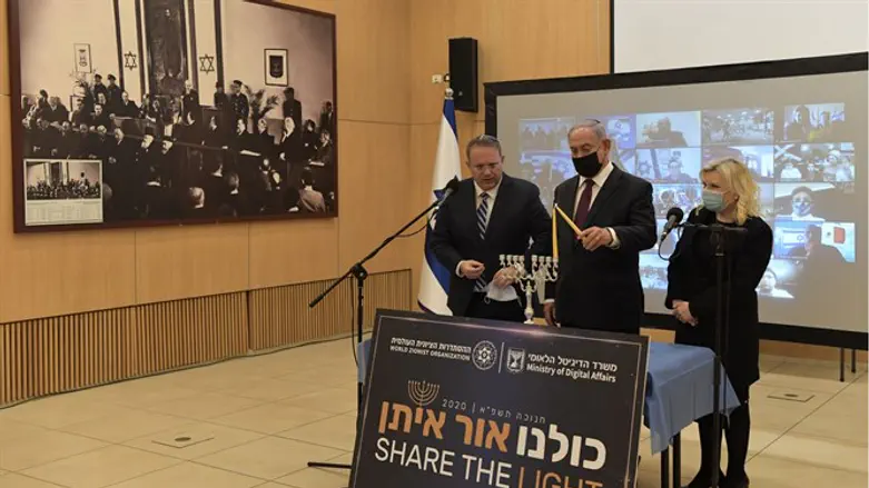 PM Netanyahu and his wife light 1st Hanukkah candle