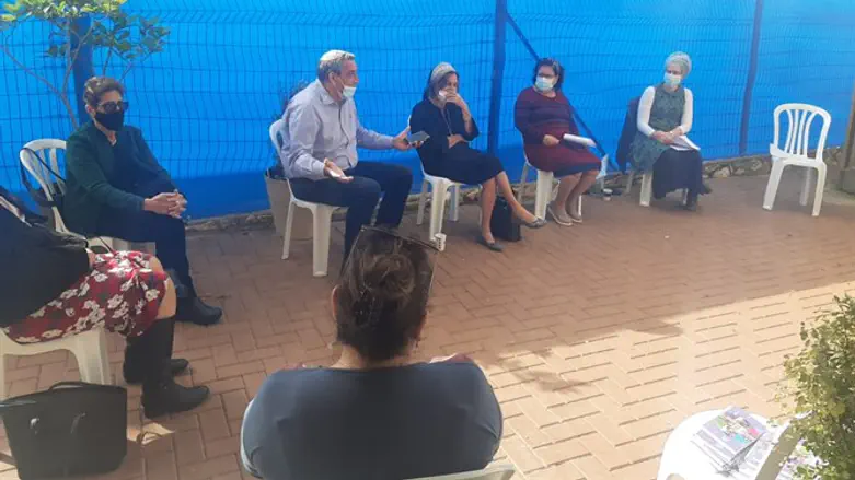 חביב פרץ עם נשות אמונה