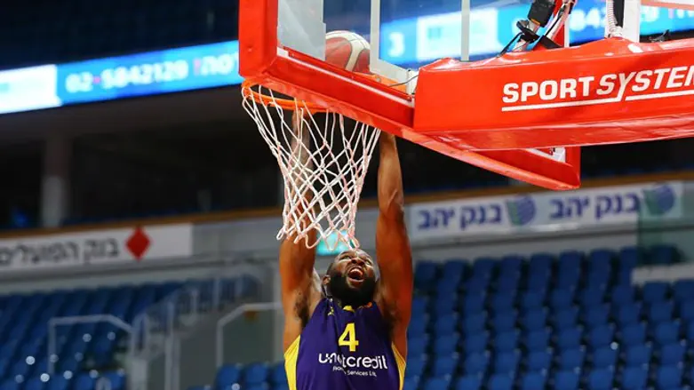 ג'ונסון. הוביל את חולון לניצחון שלישי ברציפות בליגה