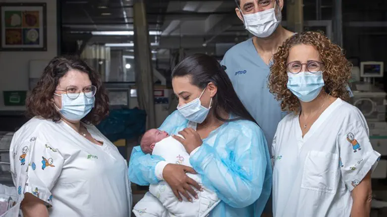 חן מורלי עם בתה סתיו יחד עם פרופ' זהר נחום