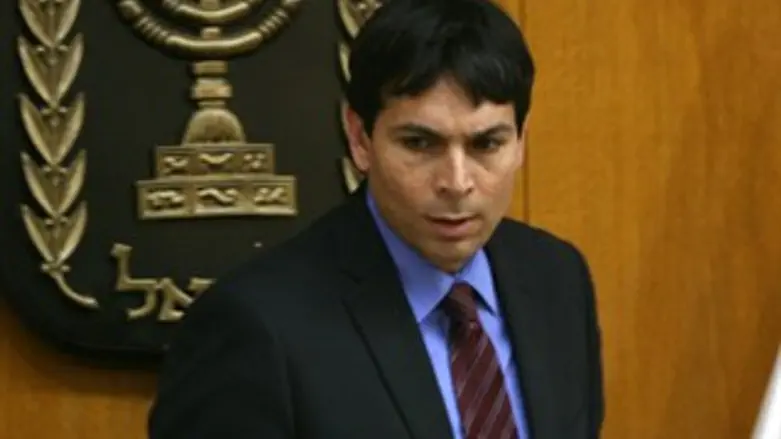 יבדוק מימון ורכישת קרקעות. דנון