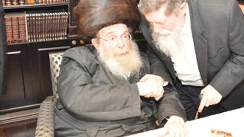 כצל'ה והאדמור במוצאי השבת האחרונה