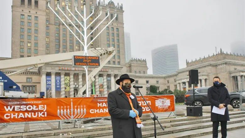 הדלקת נרות חנוכה בוורשה
