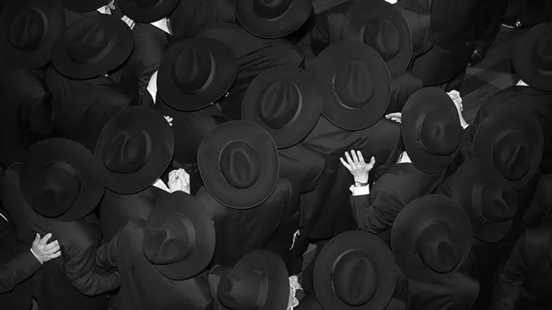 Hassidim practicing social cohesion