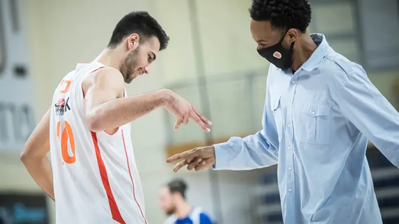 אביבי חוגג הערב שיא קריירה