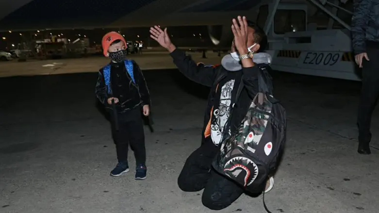 Bnei Menashe arriving in Israel
