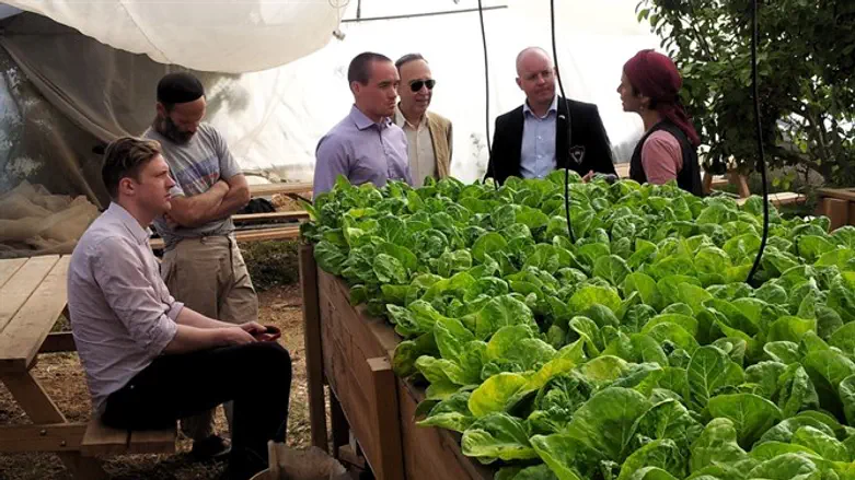 Diplomatic visit to Itamar
