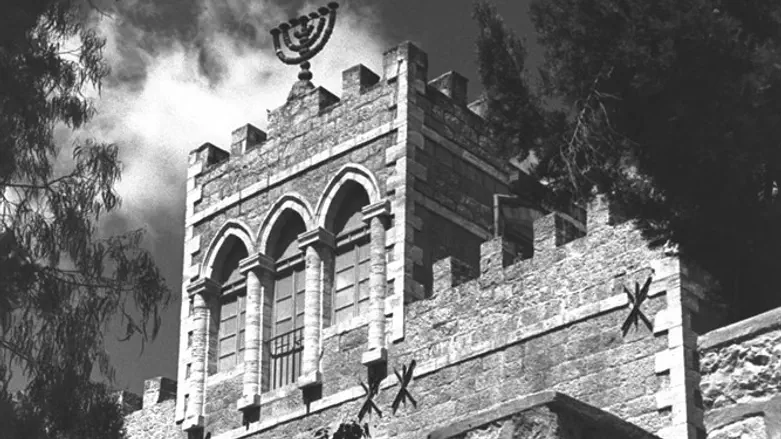המנורה שבגג בצלאל