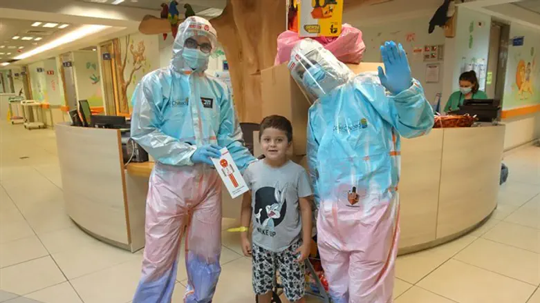 Colel Chabad toy delivery