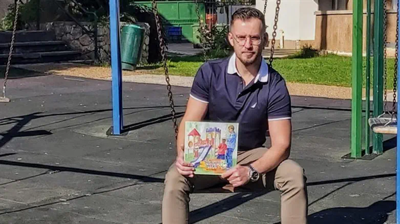 ואדים עם הספר החדש