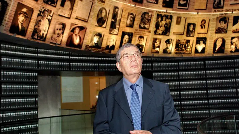 יו"ר יד ושם אבנר שלו בהיכל השמות ביד ושם