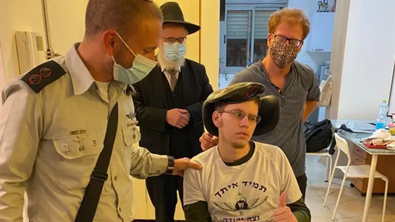 Netanel Felber with battalion commander