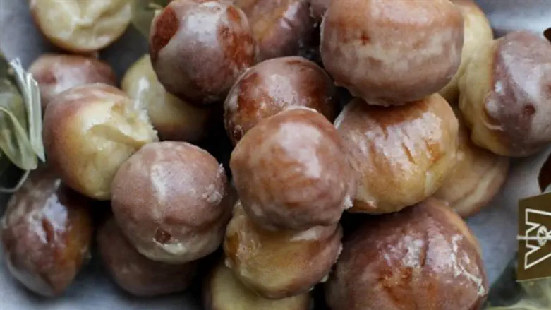 Pumpkin Chai Spiced Donut Poppers