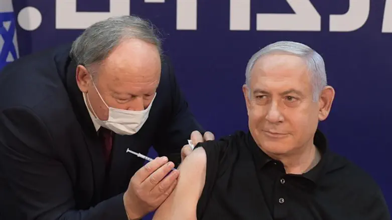 Биньямин Нетаньяху проходит вакцинацию