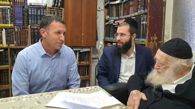 ח"כ מתן כהנא בביקור אצל הרב חיים קנייבסקי
