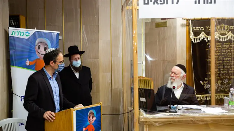 פרופ' רן בליצר עם הרב יצחק זילברשטיין