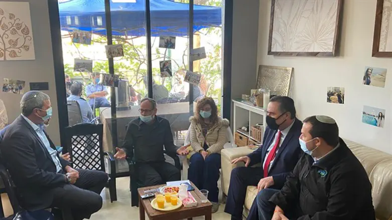 הרב רפי פרץ בניחום אבלים