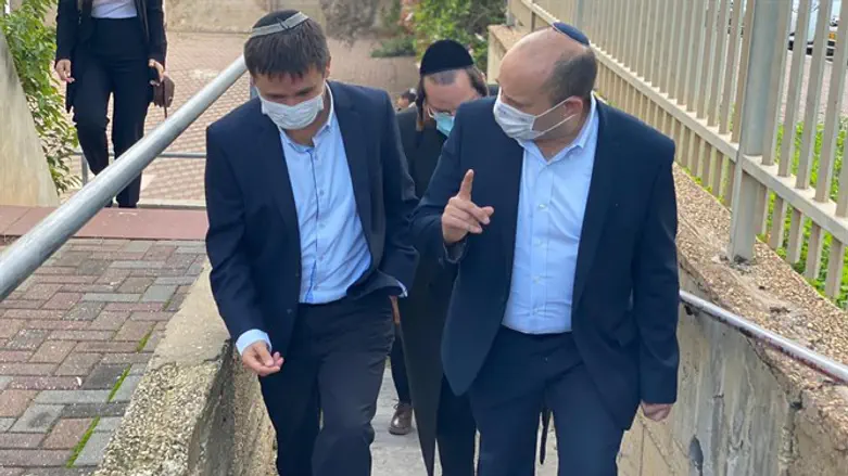 Bennett with hospital CEO