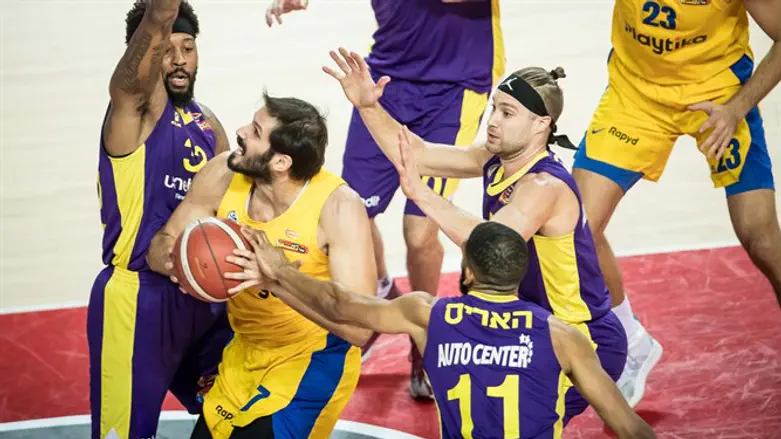 עומרי כספי בין שחקני חולון