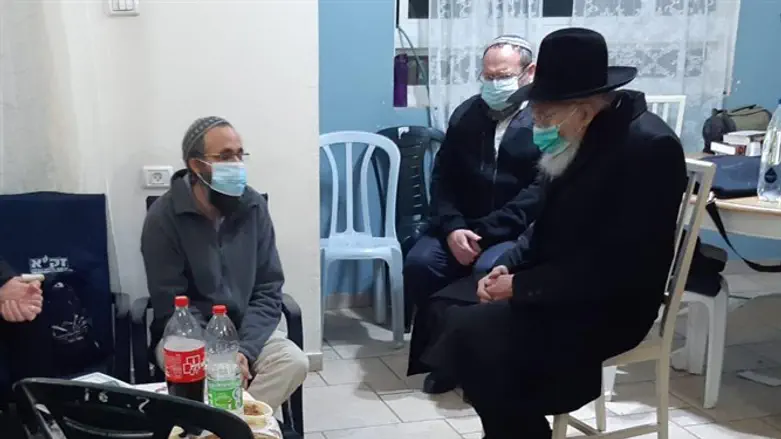 הרב טאו בבית המשפחה