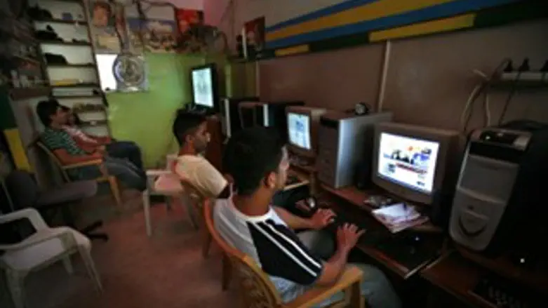 מי ניסה לנעול את הרשת?