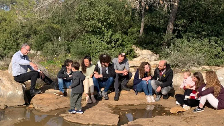 Семья Эстер Хорган (הי"ד) в лесу 