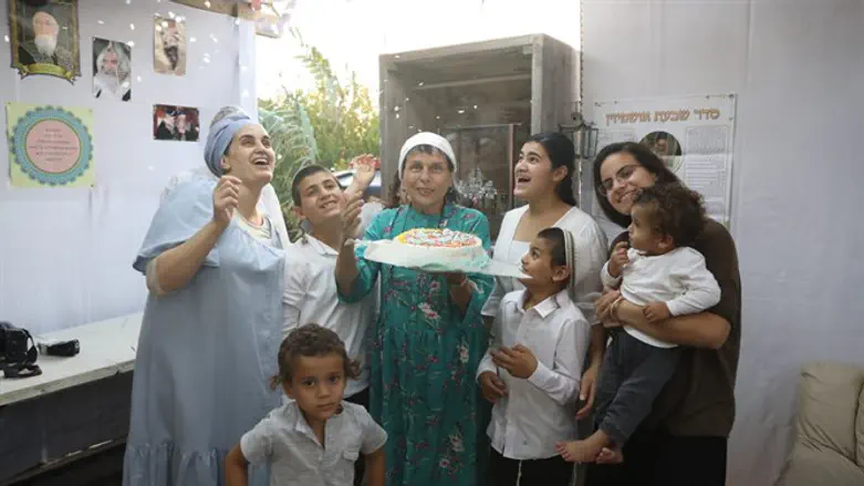 מירי צחי ובני משפחת שמעון