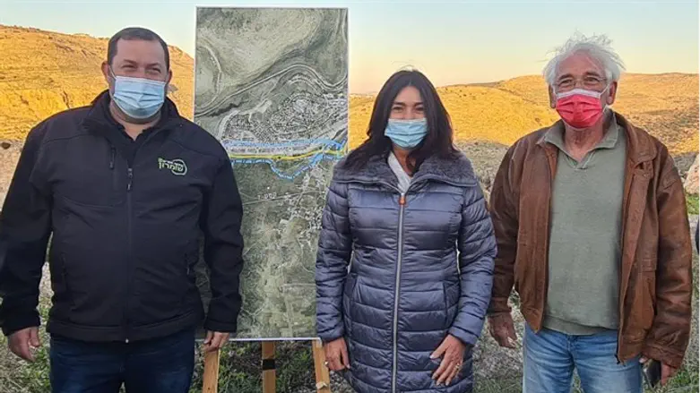 השרה רגב עם יוסי דגן וראש מועצת בית אריה