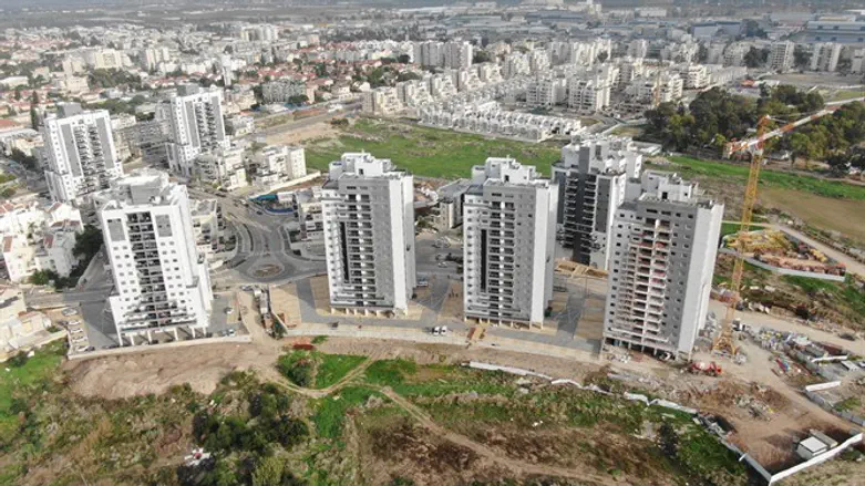 המנופים ממשיכים לעבוד גם בקורונה. פרוייקט כרמי הנדיב