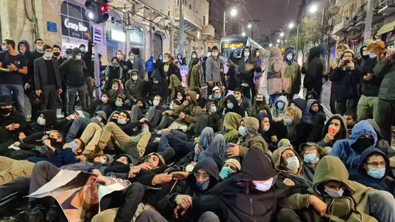 'יהודי לא הורג יהודי', שבועיים של הפגנות לסגור את ימ"ר ש"י. רח' יפו בי-ם, השבוע