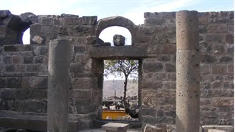 בית הכנסת באום אל קנטיר.