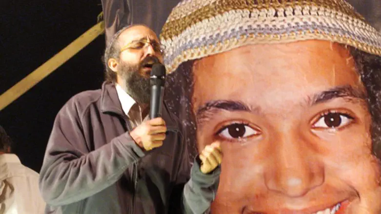 אביו של אהוביה סנדק ז"ל בעצרת המחאה