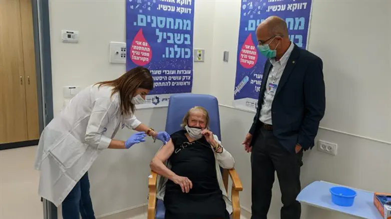 ריינה אבוטבול מתחסנת