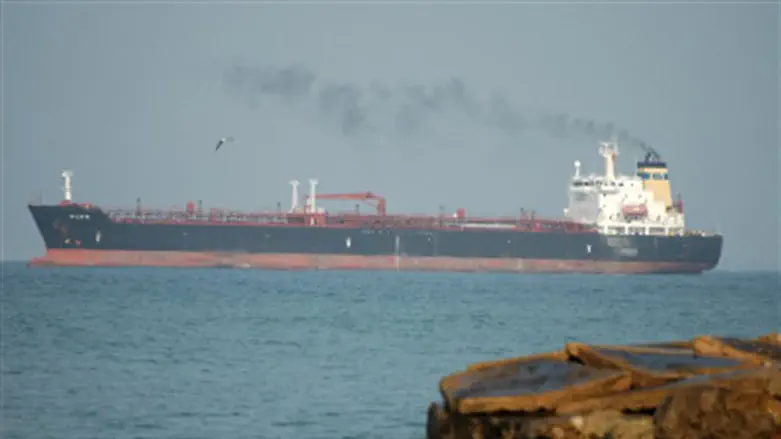 Нефтяной танкер. Иллюстрация