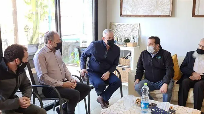 בני גנץ בבית משפחת הורגן